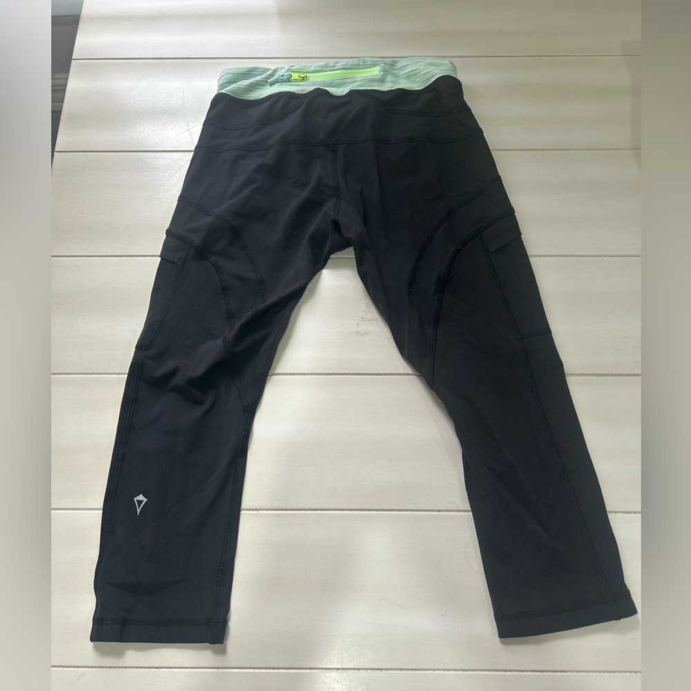 Ivivva crops size 10
Excellent condition
Side pockets on each leg